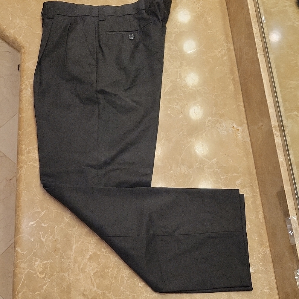 Stafford Black Dress Pants with Elegant Pleats, 32x32